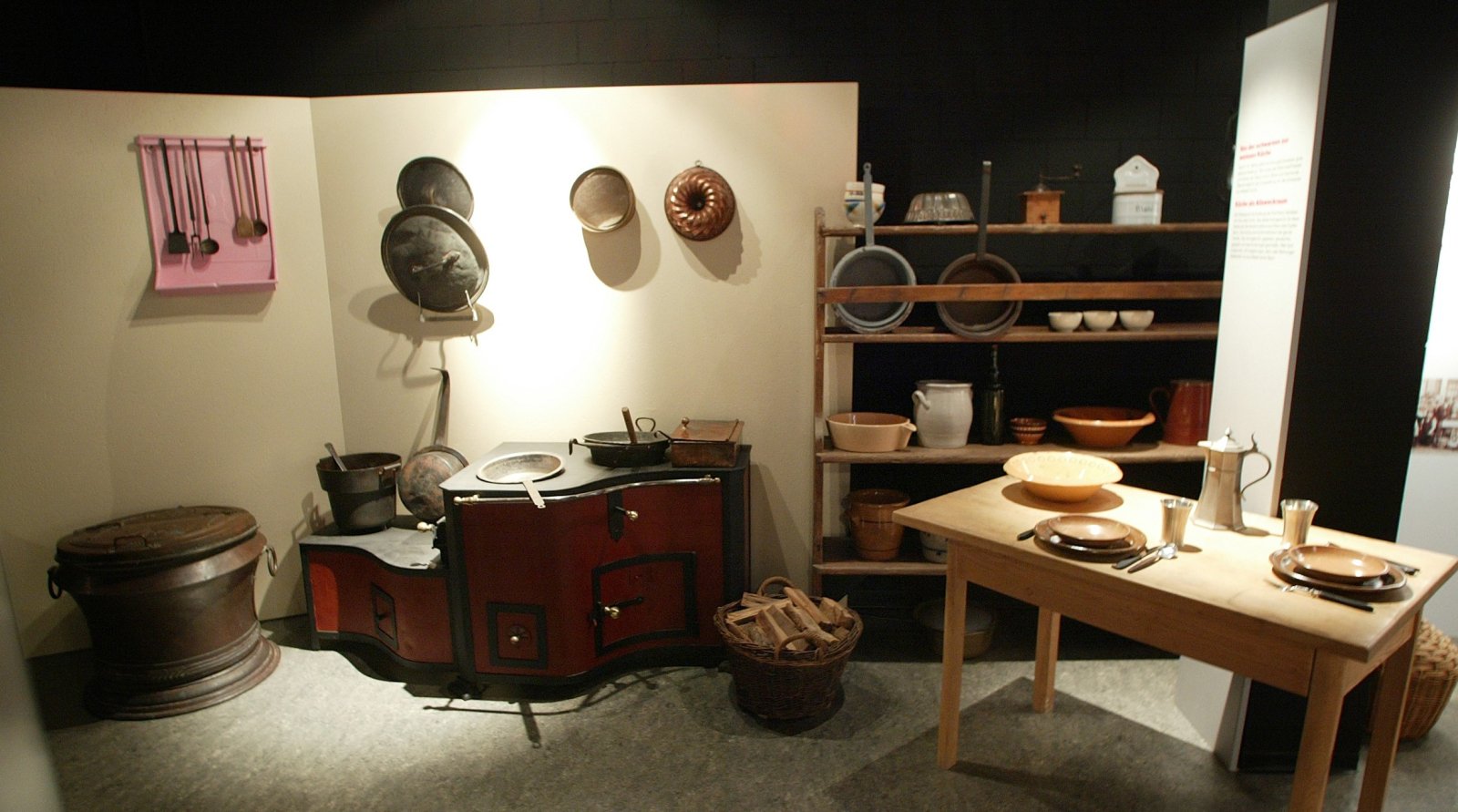 Blick ins Pfannenmuseum bei Kuhn Rikon.
