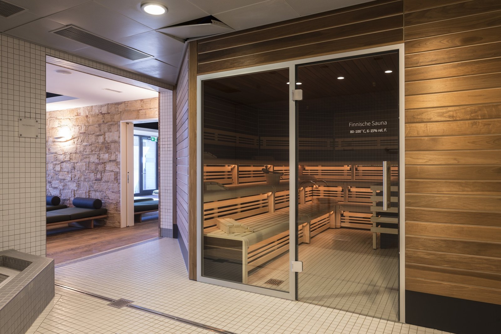 Wellnessbereich mit der Finnischen Sauna, Fitnesspark Hallenbad Oberhofen Wellnessbereich mit der Finnischen Sauna, Fitnesspark Hallenbad Oberhofen